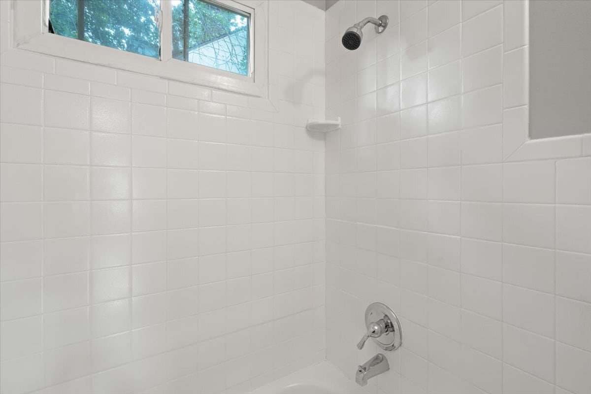 Full Bath 1 View #2 - 2301 W 73rd St