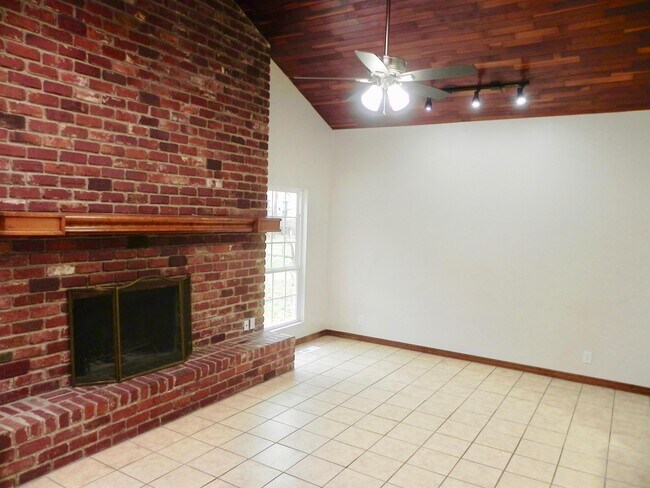 Building Photo - 4248 S Cincinnati Ave