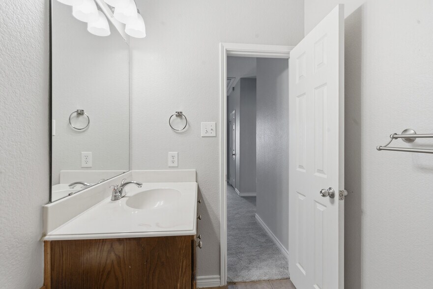 Building Photo - 12404 Pinestraw Rd