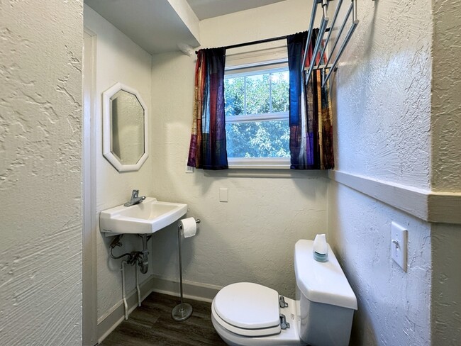 Building Photo - 540 Van Buren St