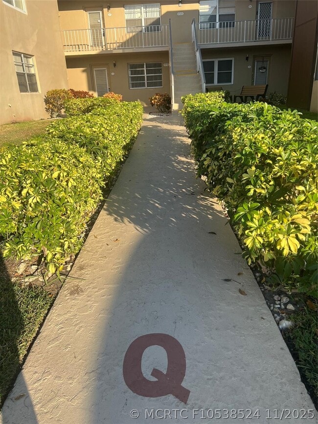 Building Photo - 785 Burgundy Q