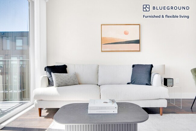 Building Photo - 985 Albion St