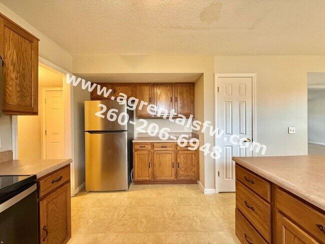 Building Photo - 3 Bedroom House - $300 off first months rent