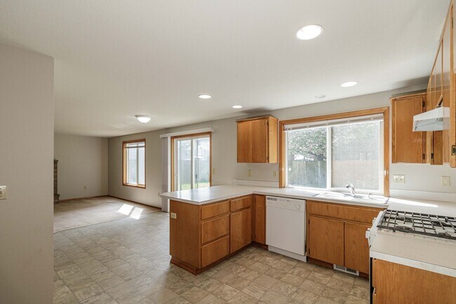 Building Photo - Spacious 4 Bedroom Home | 2,116 SF | Great Room with Fireplace | Fenced Backyard & 2-Car Garage