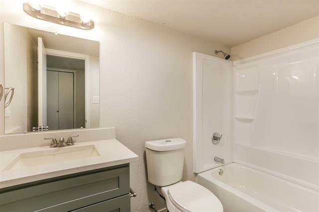 Building Photo - 603 Woodcrest Way