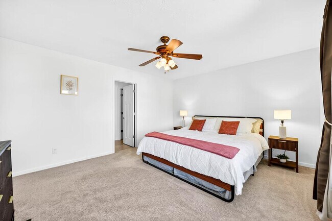 Building Photo - 4663 Bayview Dr