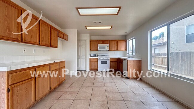 Building Photo - 3 Bed, 2 Bath Victorville Home!!