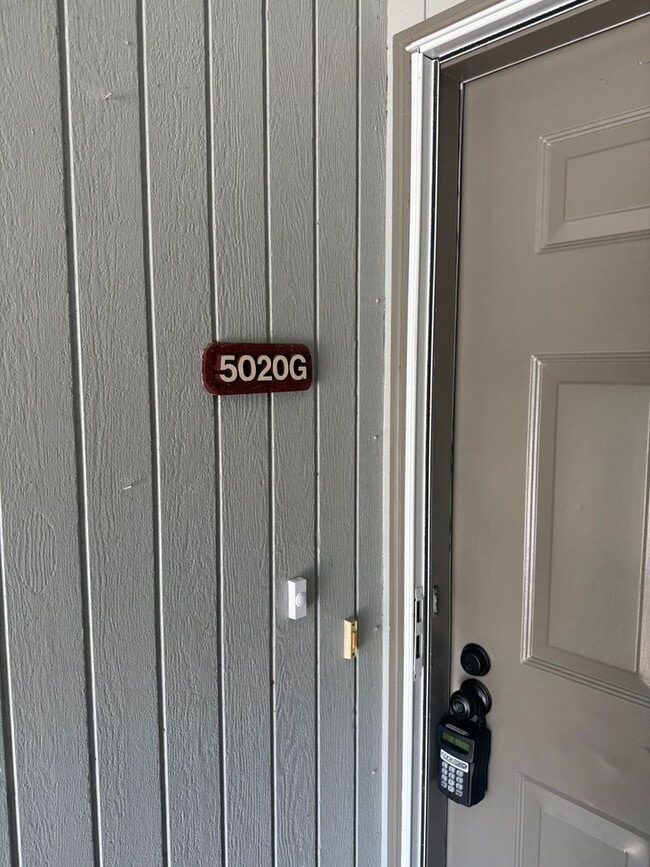 Building Photo - 5020 Thoroughbred Ln