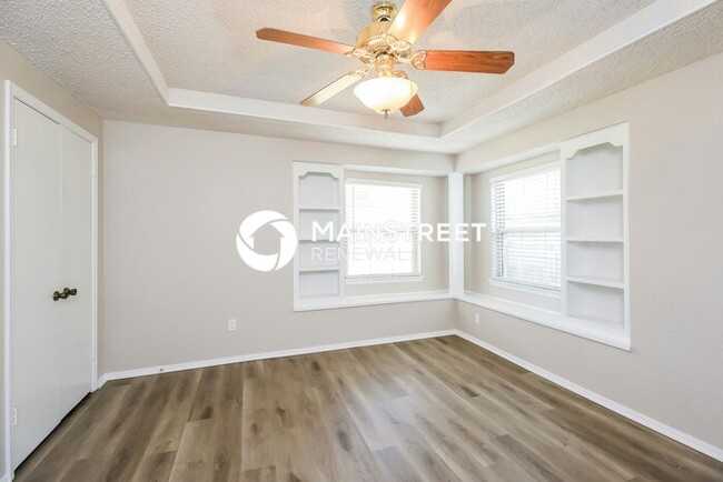 Building Photo - 3 Bedroom Pet-Friendly Home in MOORE, OK with Main Street Renewal
