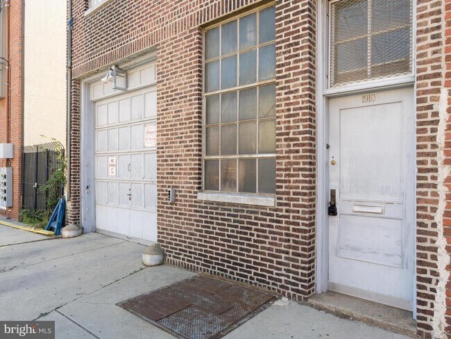 Building Photo - 1910 N Marshall St