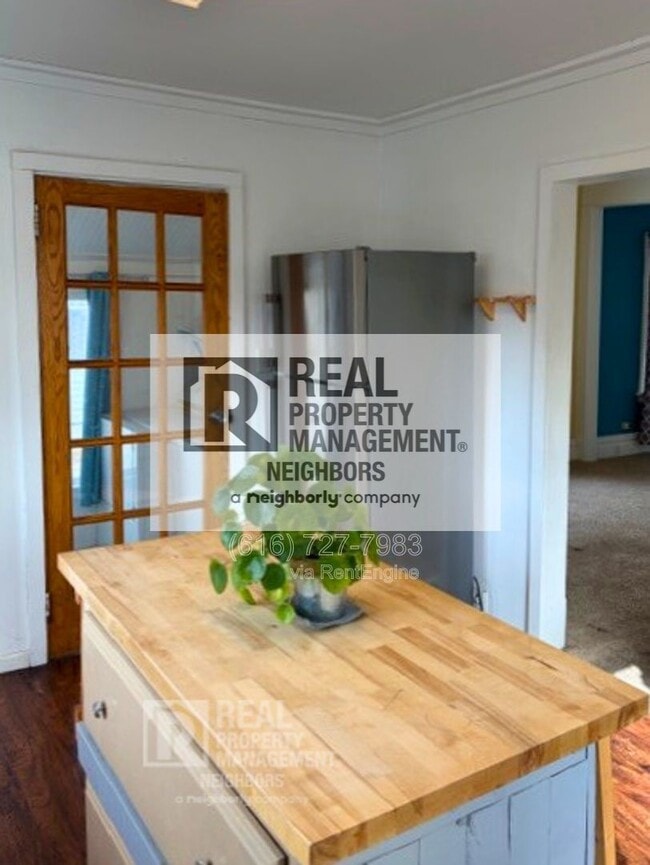 Building Photo - 88 E 18th St