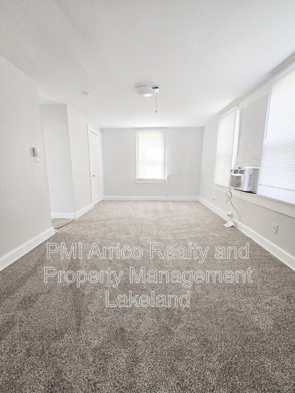 Building Photo - 115 8th St SE