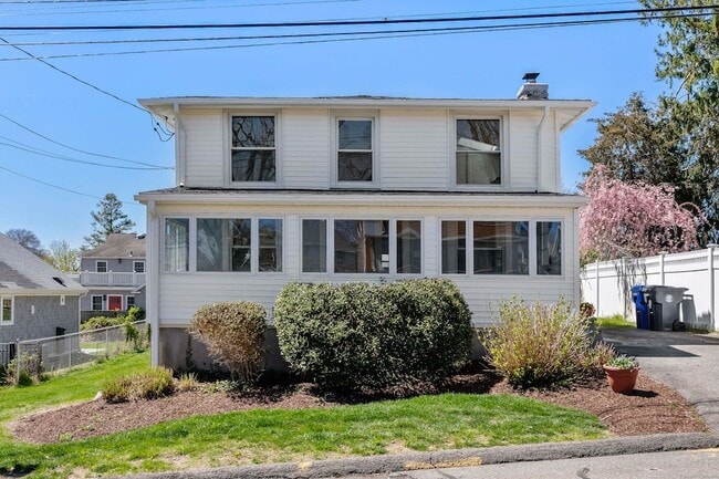 Building Photo - 14 2nd Ave
