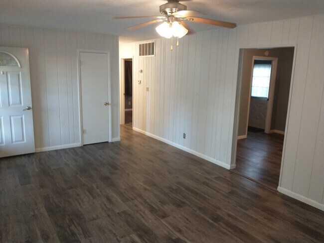 Building Photo - 303 W Wernsing Ave