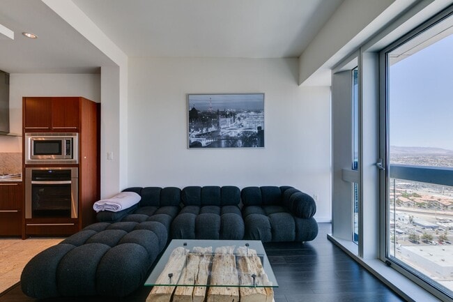 Building Photo - 4471 Dean Martin Dr