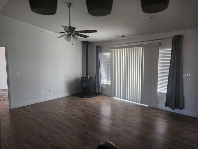 Building Photo - Rural freedom