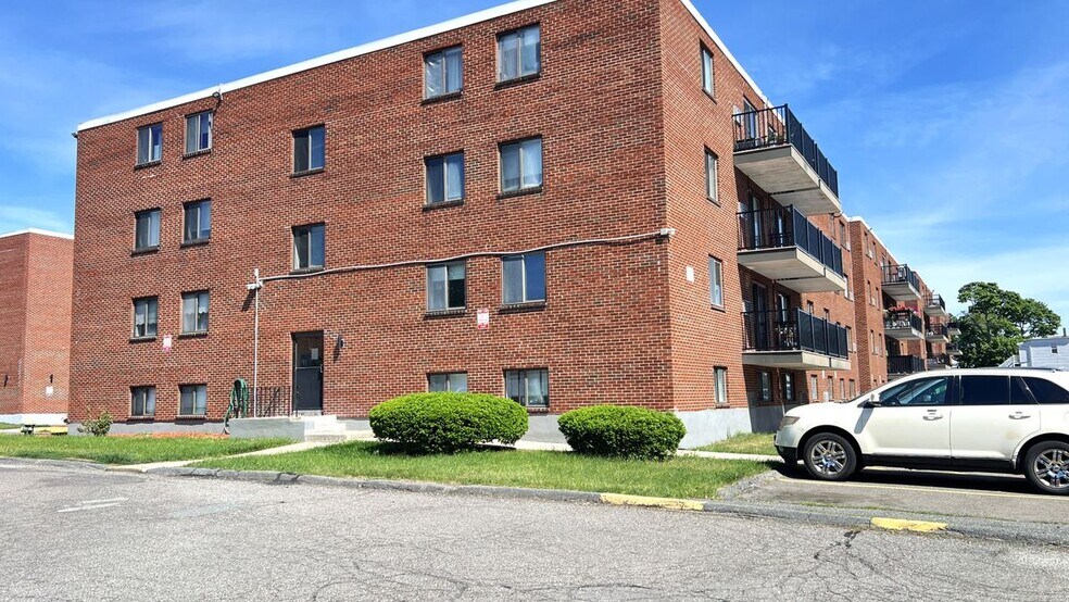 Building Photo - 400 Governors Dr