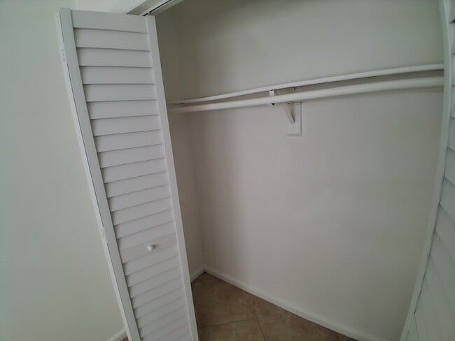 Building Photo - 1333 S Dixie Hwy