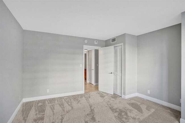 Building Photo - 1900 S Ocean Blvd