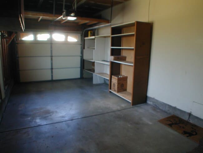 Building Photo - House For Lease