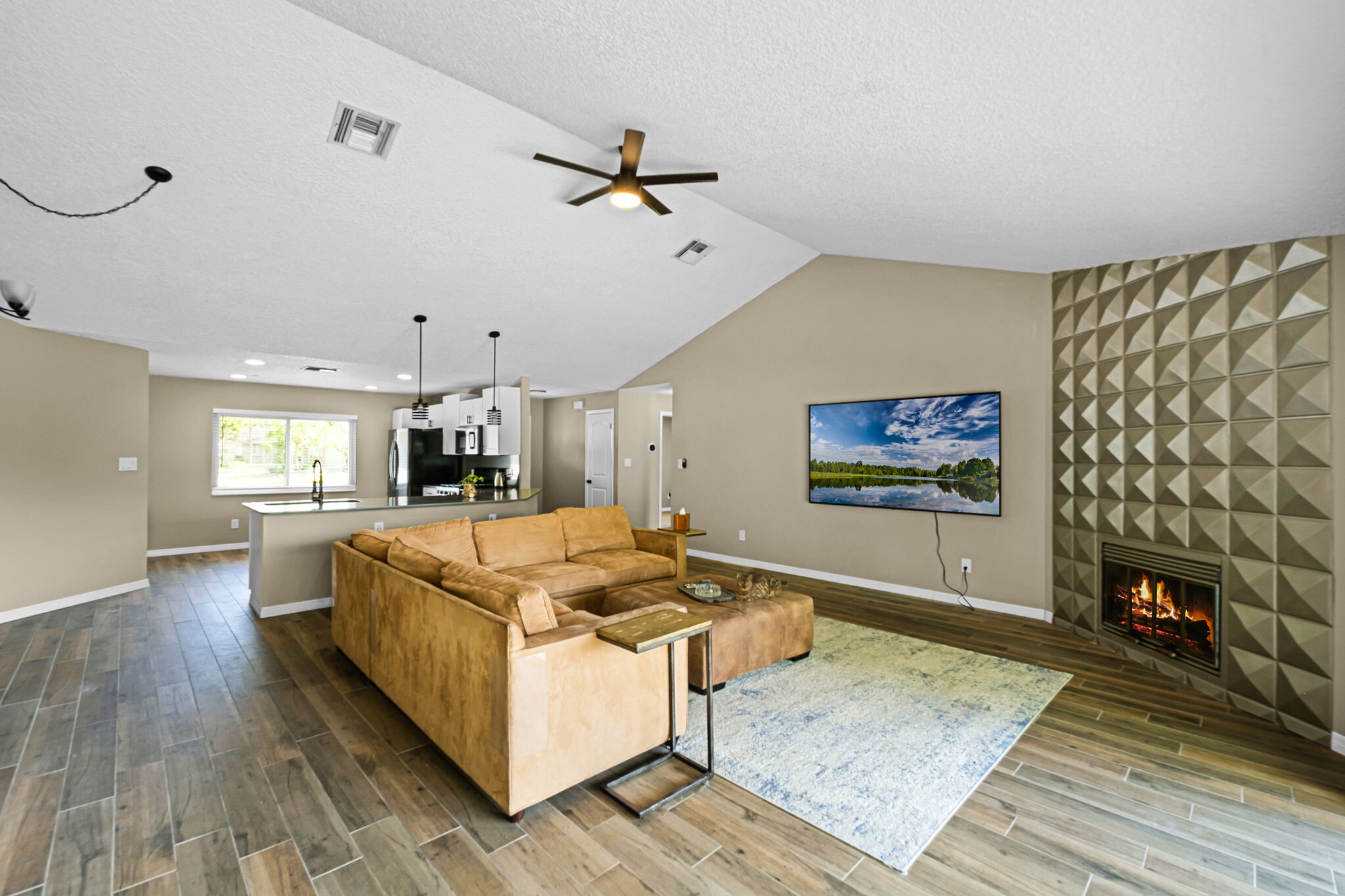 Building Photo - 485 Lakeshore Dr