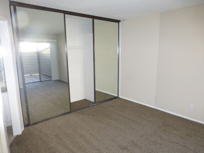 Building Photo - 6096 Terrace Ln