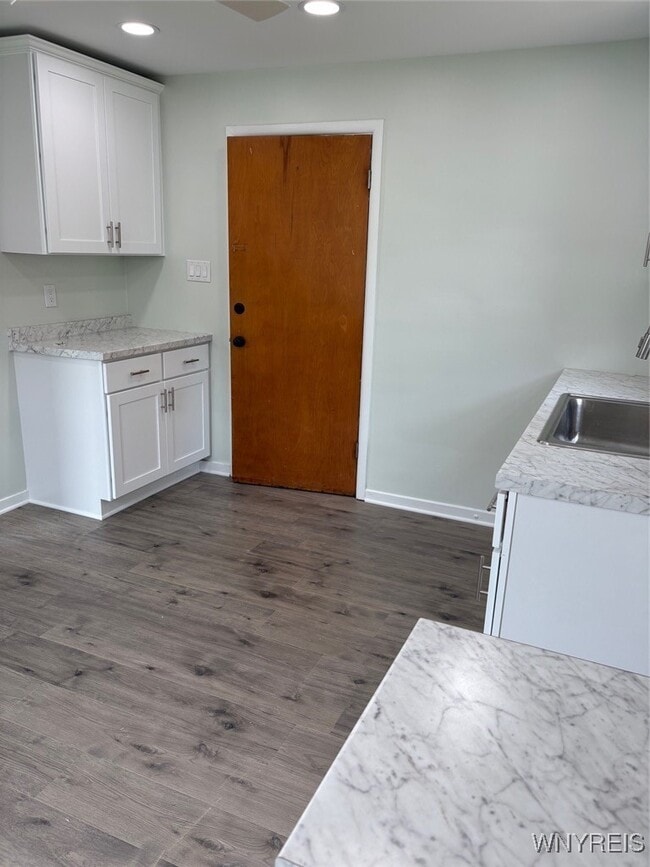 Building Photo - 482 Ridge St