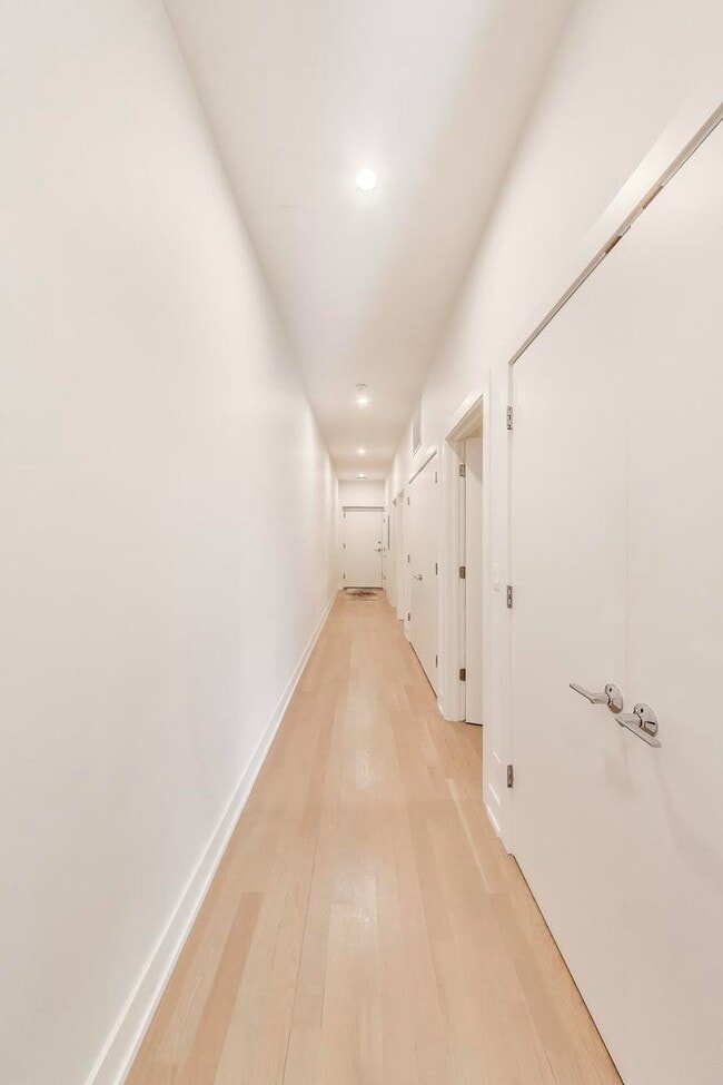 Building Photo - 1534 W Fullerton Ave