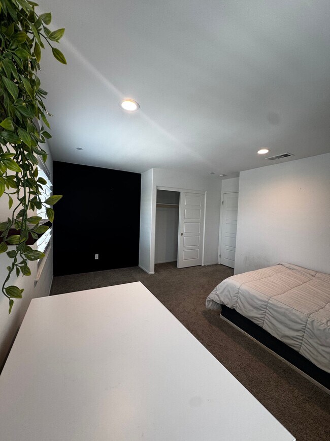 Building Photo - 2121 Corridor Pk