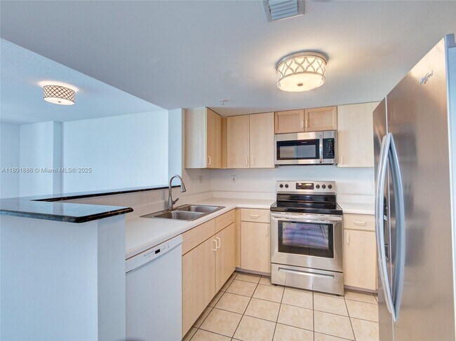 Building Photo - 3000 Coral Wy