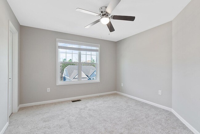 Building Photo - Great corner lot in Austin Creek with Fenced in Yard!