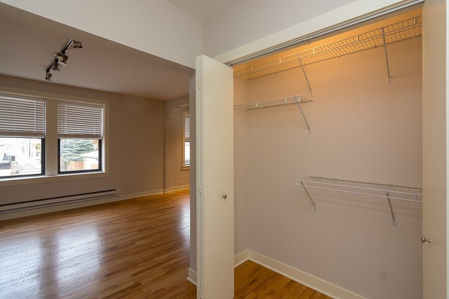 Building Photo - 557 W Arlington Pl