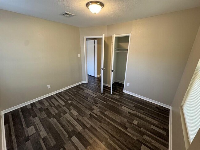 Building Photo - 303 Evergreen Hill