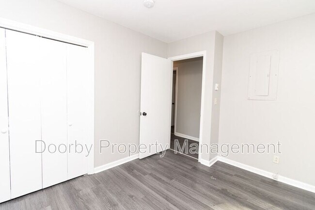 Building Photo - 6619 Fairview Rd