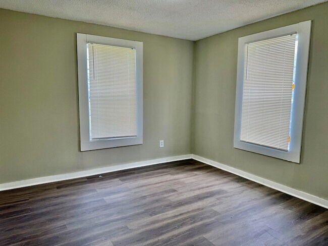 Building Photo - 1448 Menager Rd