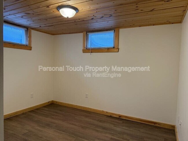 Building Photo - 611 2nd Ave W