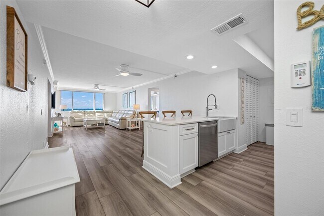 Building Photo - 6372 Palma Del Mar Blvd S