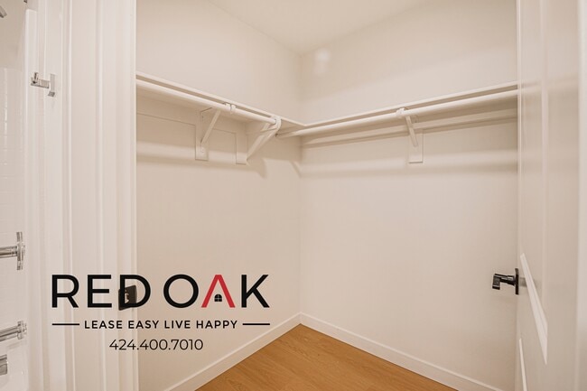 Building Photo - 856 S Gramercy Dr