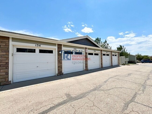 Building Photo - 12814 Jasmine St