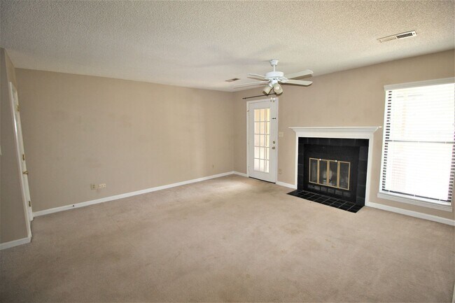 Building Photo - Move In Special: 1/2 Off 1st Month's Rent!