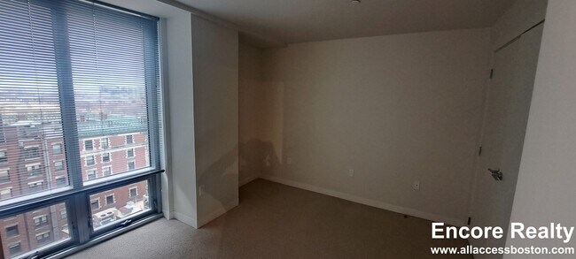 Building Photo - 665 Washington St