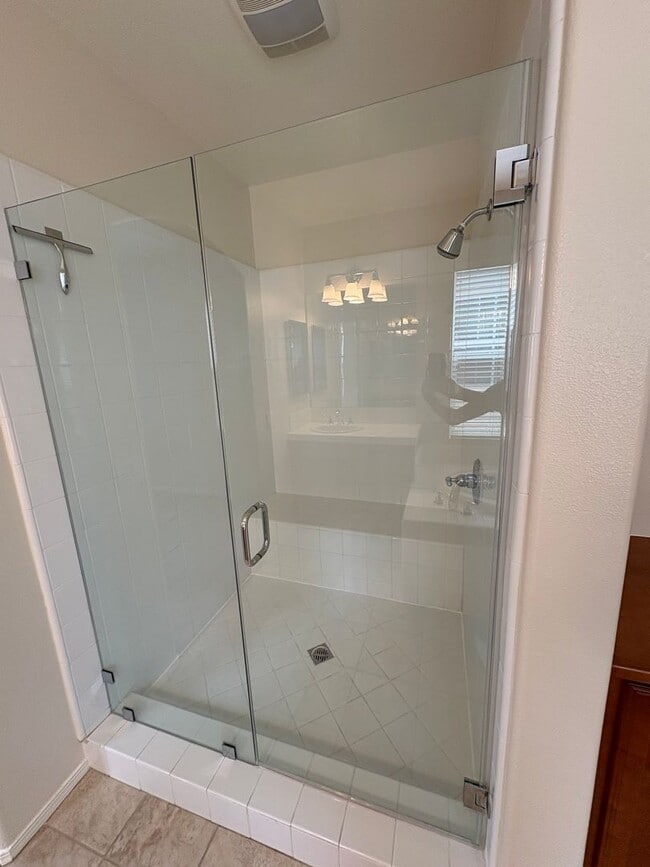 Building Photo - Stunning Home in a Desirable Gated Community