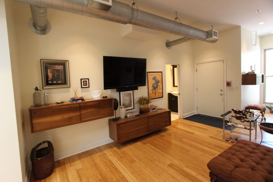 Theater Seating - 139 7th St