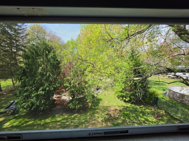 Building Photo - 4 Zucker Ln