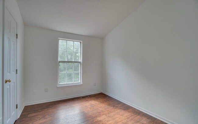 Building Photo - 16965 Monmouth Ct