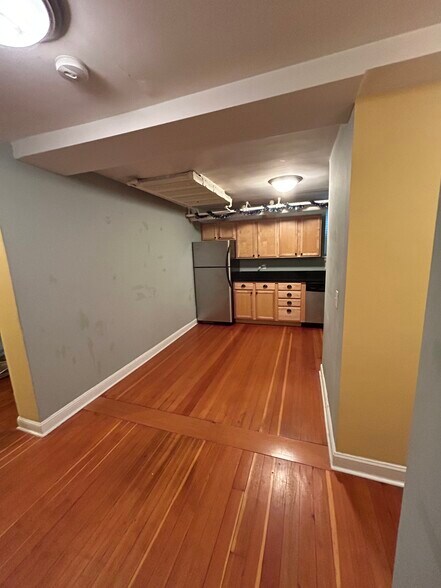 Building Photo - 2300 Girard Ave S