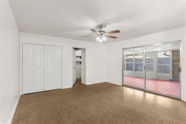 Building Photo - 6151 Charlotte Dr