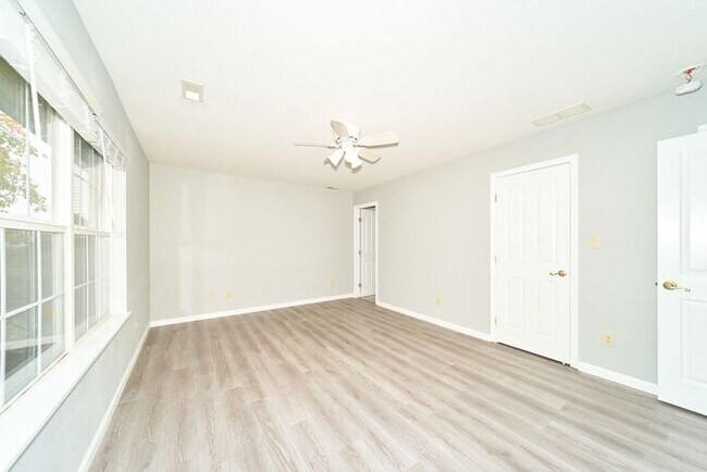 Building Photo - Newly Renovated 3 Bedroom Home in Avon Schools!