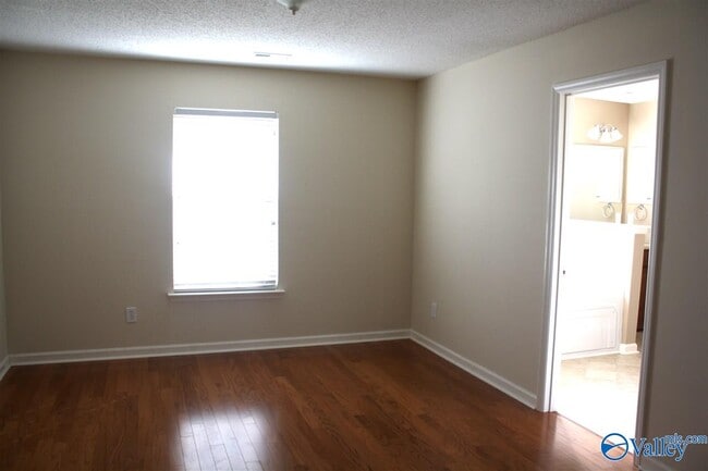 Building Photo - 7010 Thornwood Ln SE