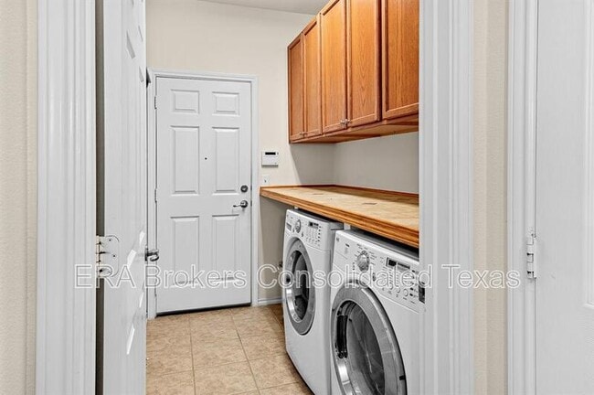 Building Photo - 109 Providence St